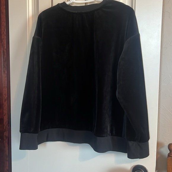 Donakara Pajama/Lounge Wear Top in a Rich Velvety 92% Polyester & 8% % Elastane. - Picture 3 of 4